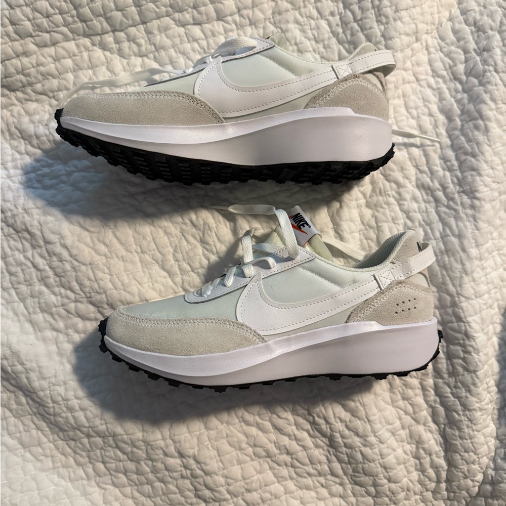Nike Women's Waffle Debut